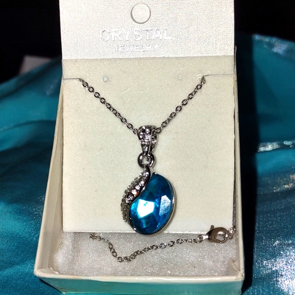 Blue Zircon Elegant Pendant - Picture 3 of 10